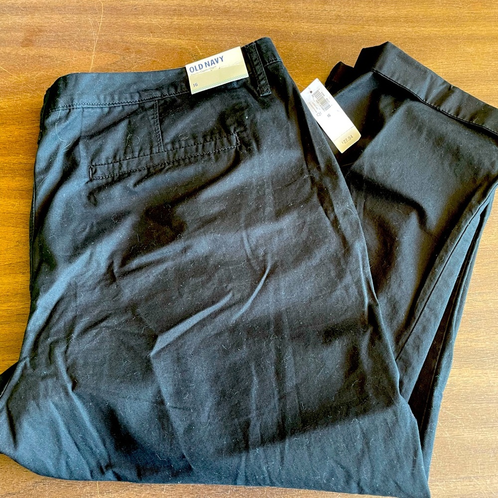 NWT Black Capris Old Navy size 16